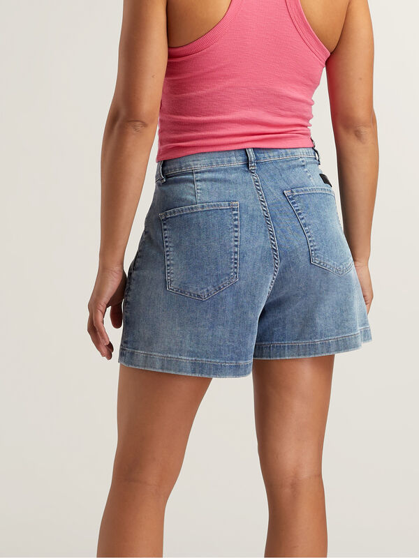Duer Pleated Jean Shorts - 5"